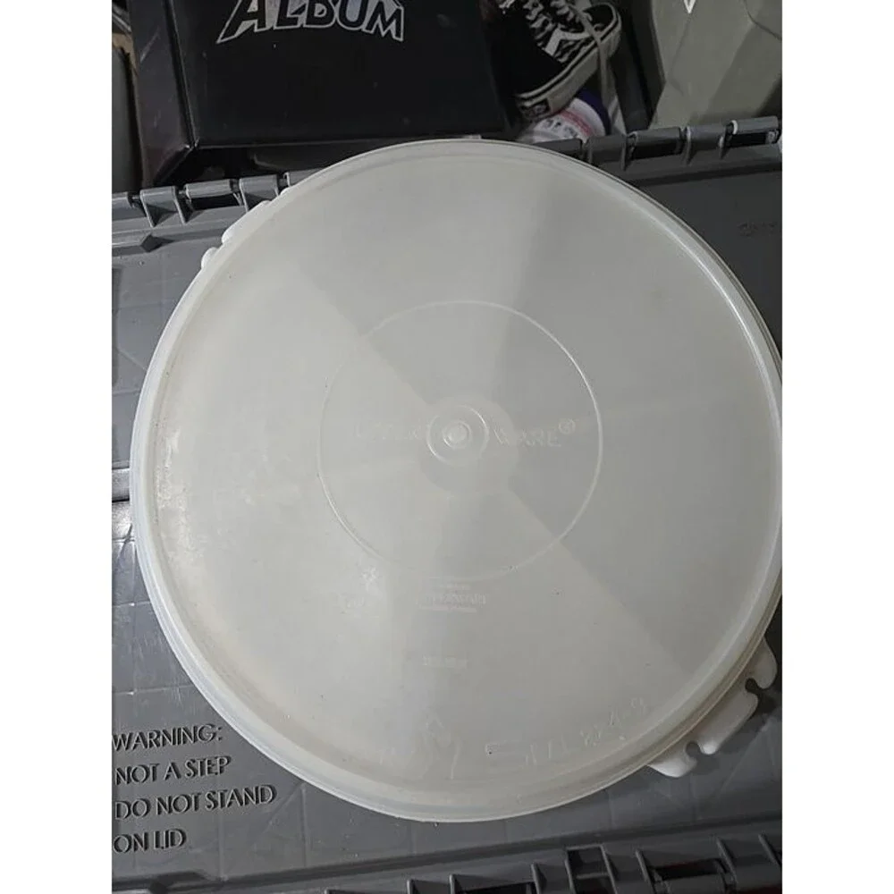 Tupperware Divided Carrier Keeper 12